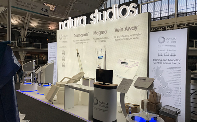 英國(guó)展會(huì)雙面卡布燈箱解決方案