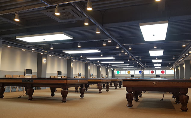 桌球館吊頂室內裝飾之軟膜廣告燈箱