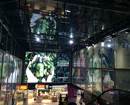 廣州動漫星城室內(nèi)大型拉布燈箱