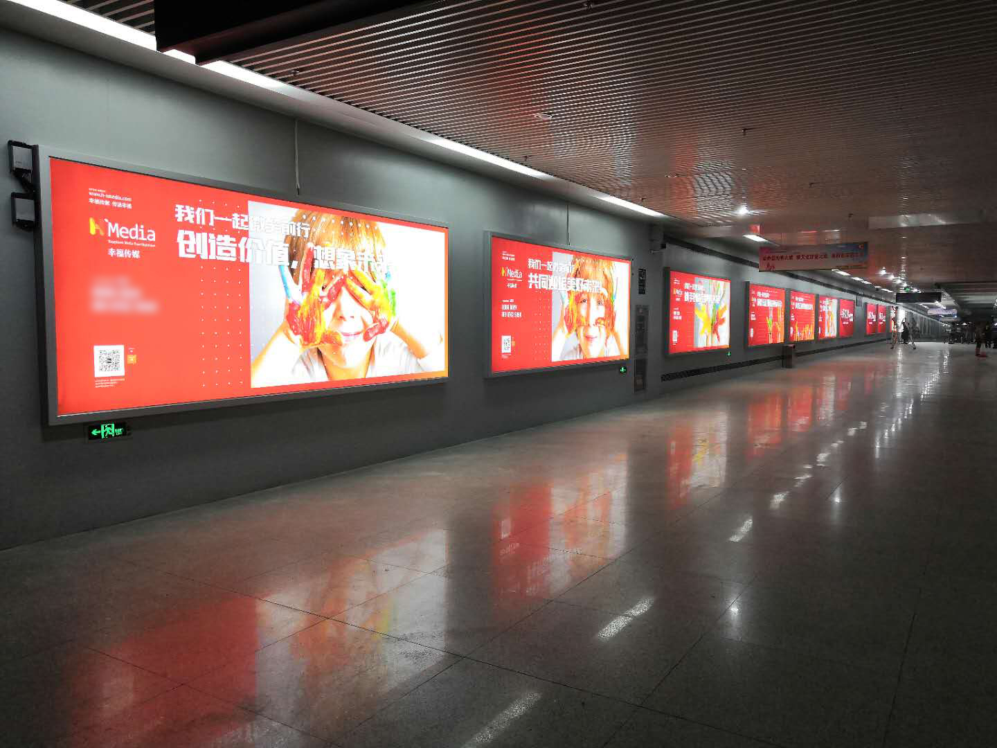 高鐵通道室內(nèi)廣告拉布燈箱