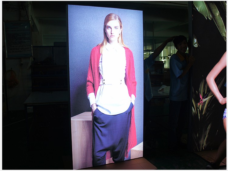 HBMC-100服飾店卡布燈箱_02